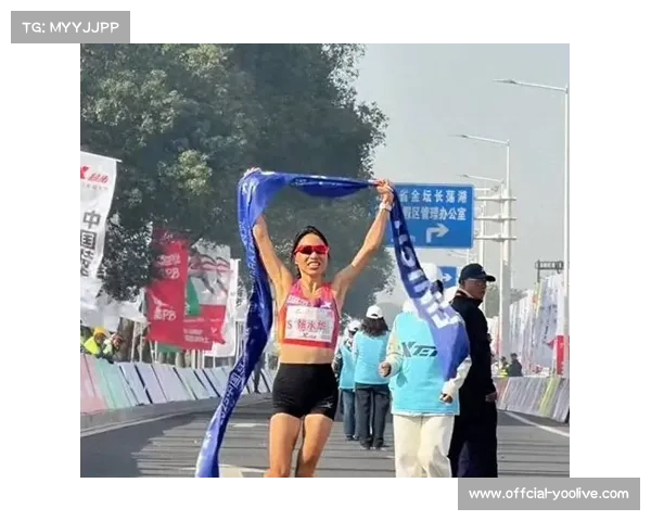 最快女护士张水华东极马拉松夺冠，破赛会纪录